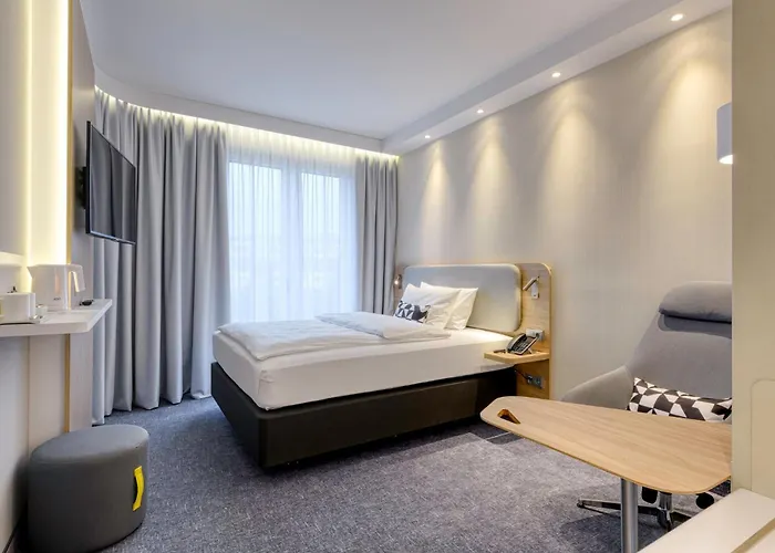 מלון Express Munich Airport - By Ihg 3*
